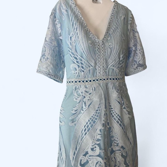 Stunning Light Blue Lace Midi Dress with zipper back Sheilay S - Picture 2 of 4